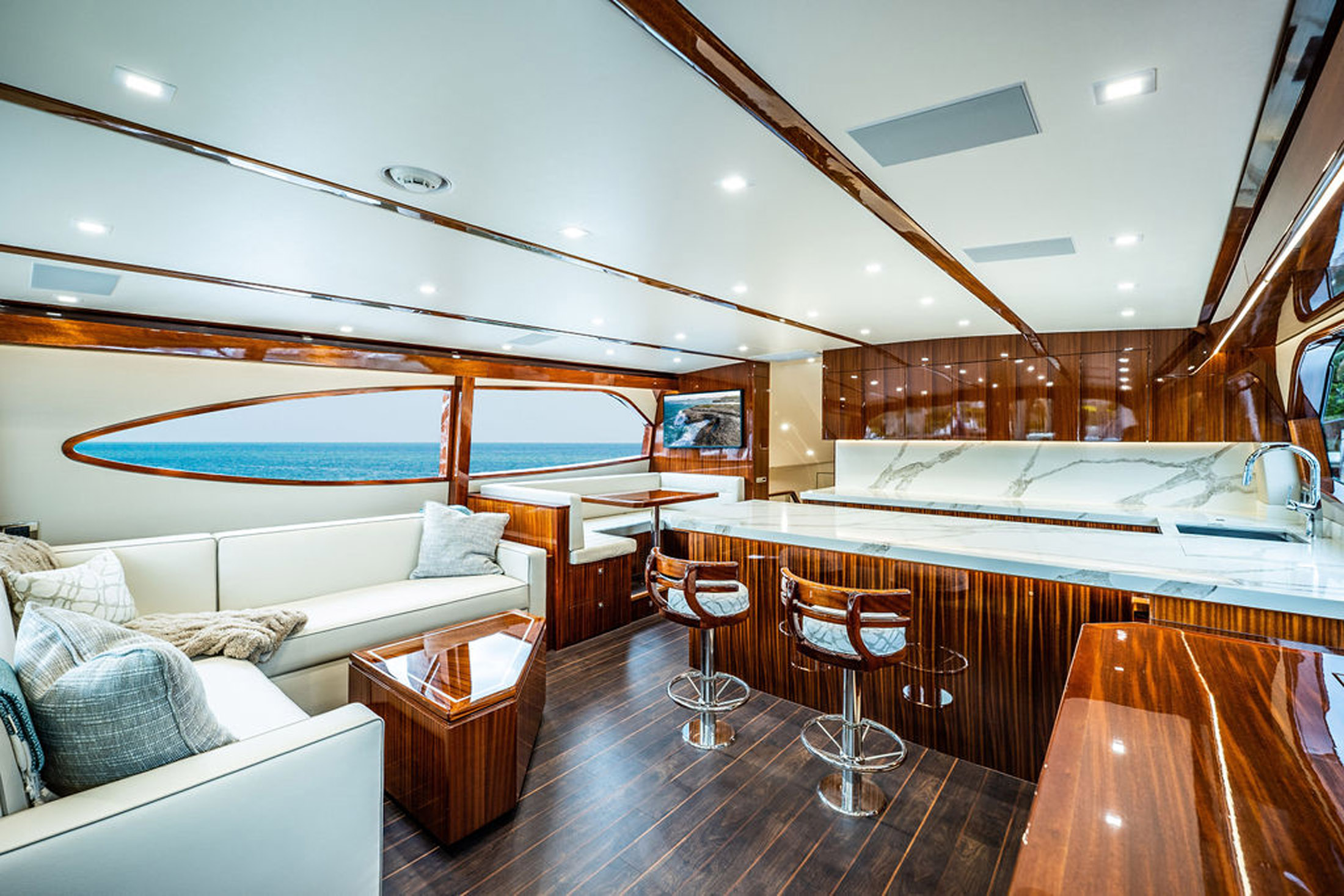 65 foot hatteras yacht