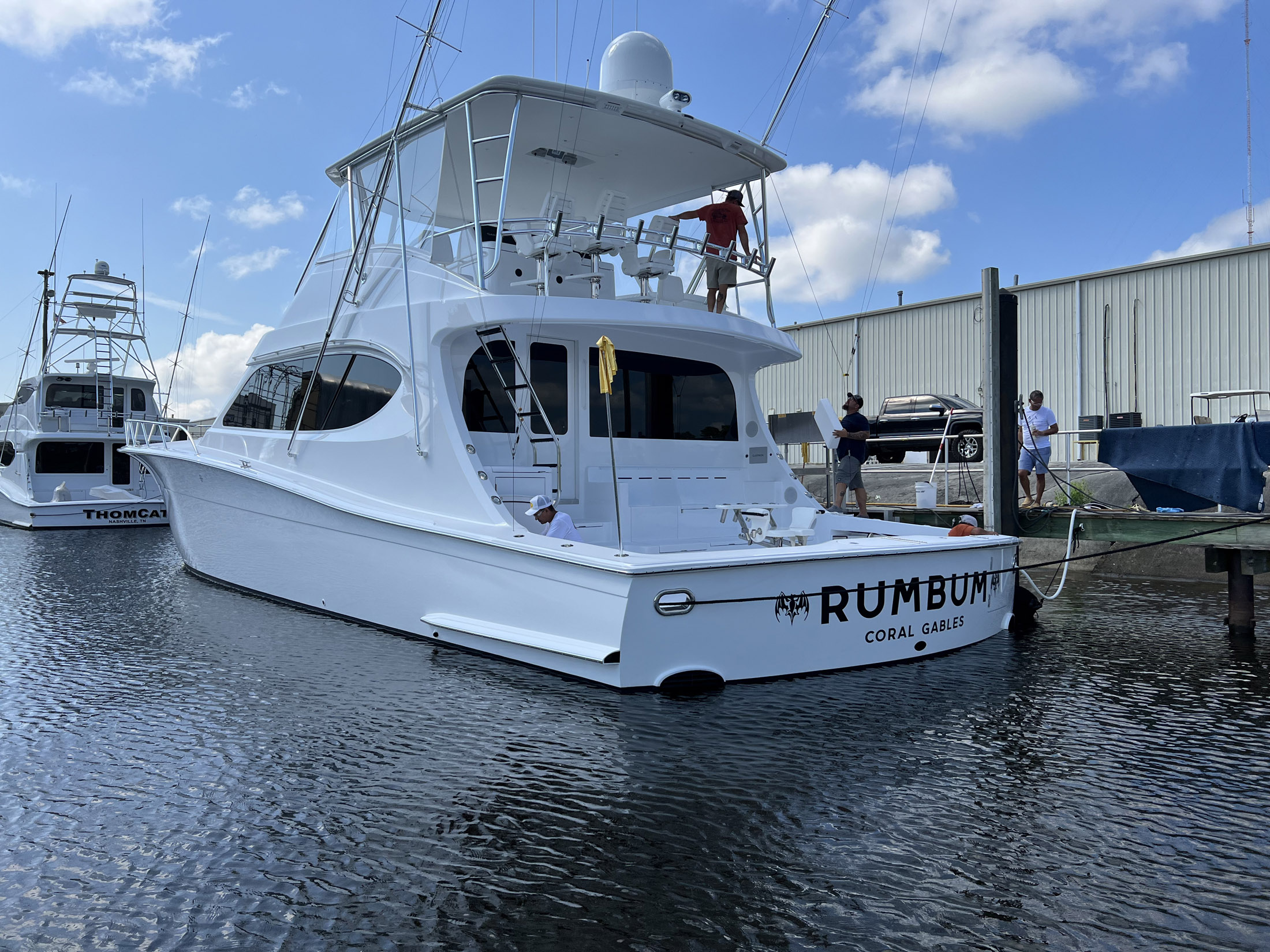 Side view of a docked 220 DL3 Pontoon 