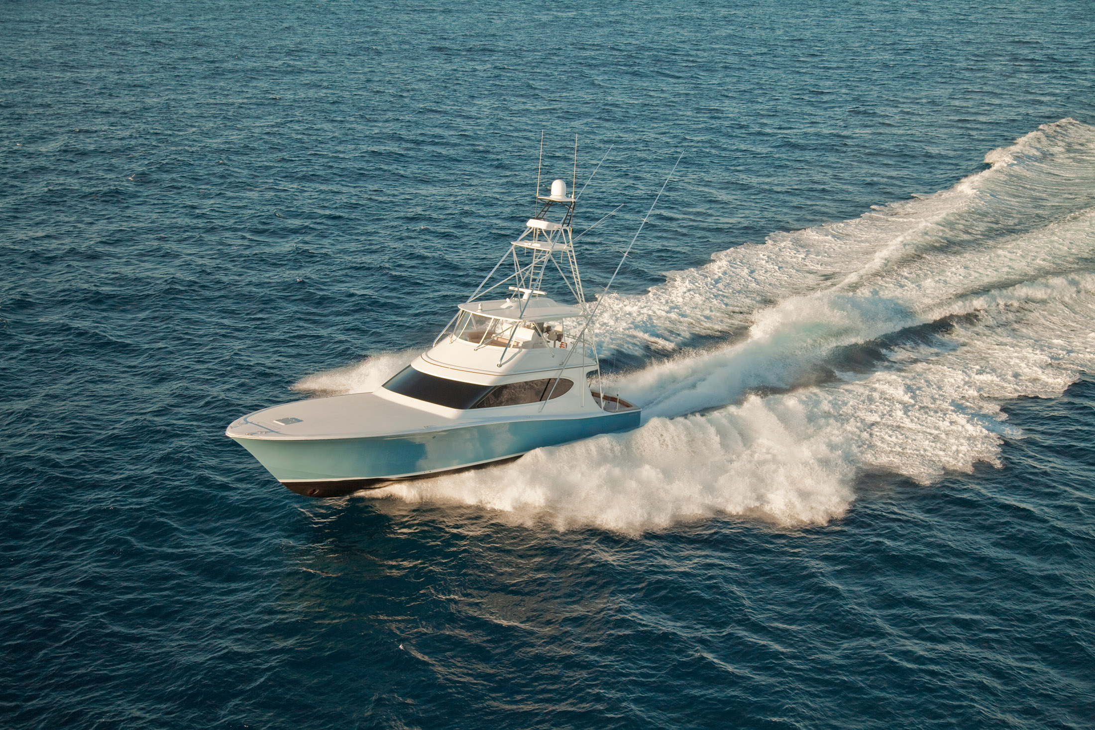 Hatteras GT70